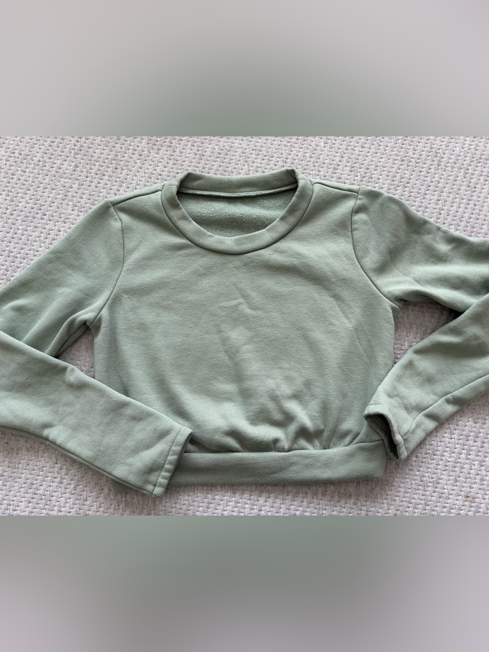 ALO Yoga Cropped Sweatshirt in Sage